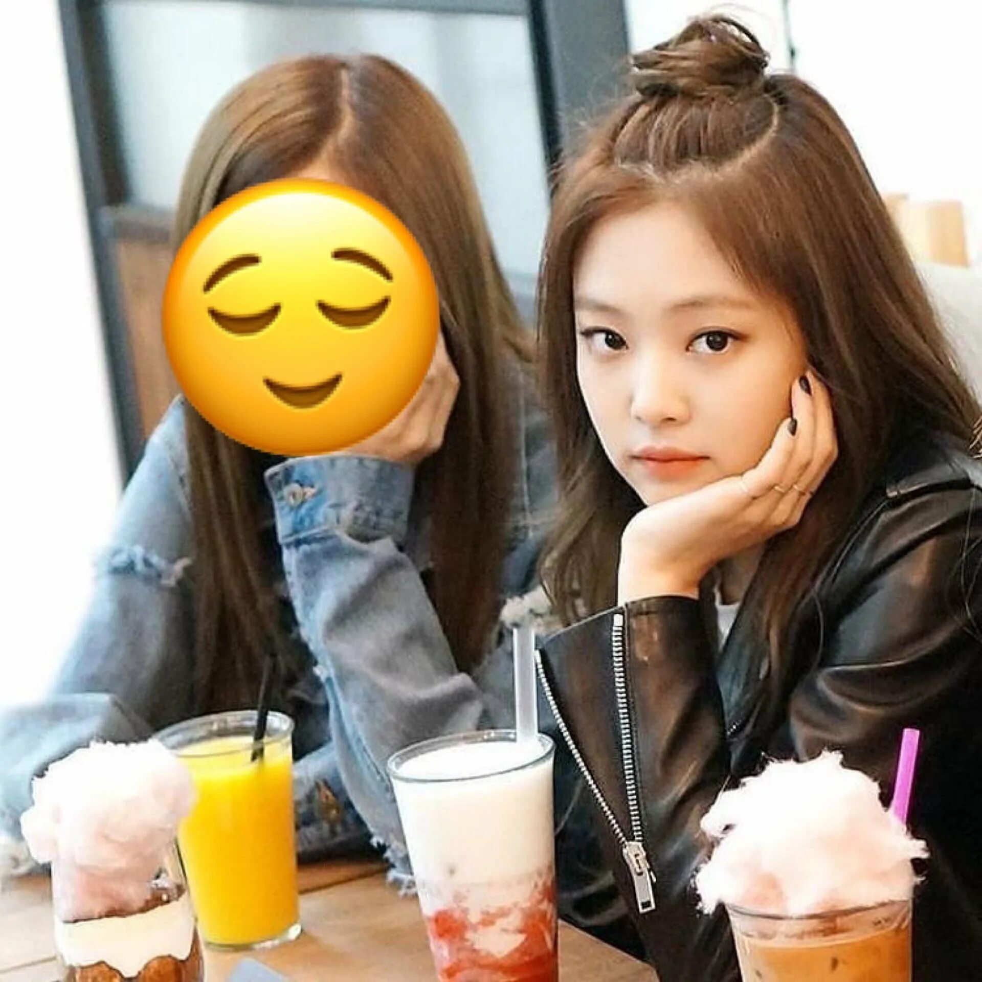 Blackpink похожие. Blackpink jennie and rose. блэк пинк дженни и розе. дженни и розе blackpink. блэк пинк розэ и дженни.