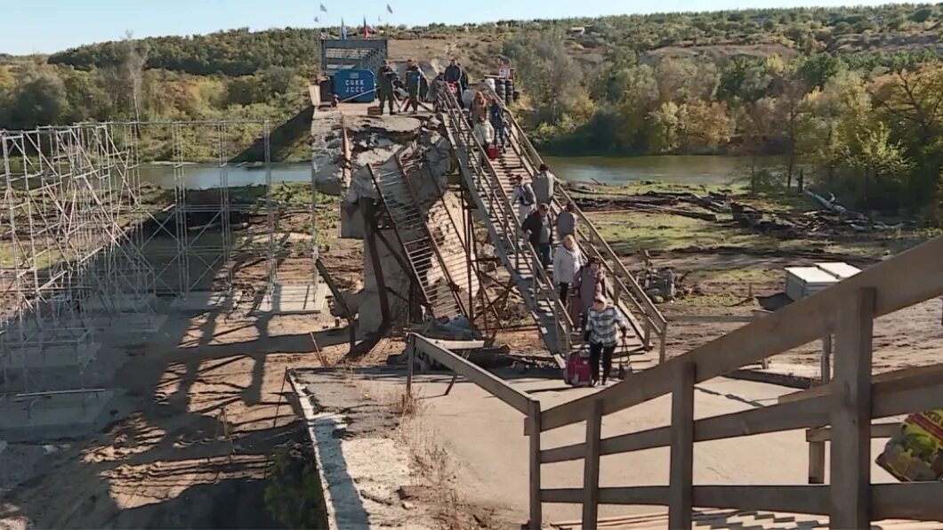 Станично луганское. Станица луганская сейчас. Памятник князю игорю в станице луганской. Памятник станица луганская. Станица луганская до войны.