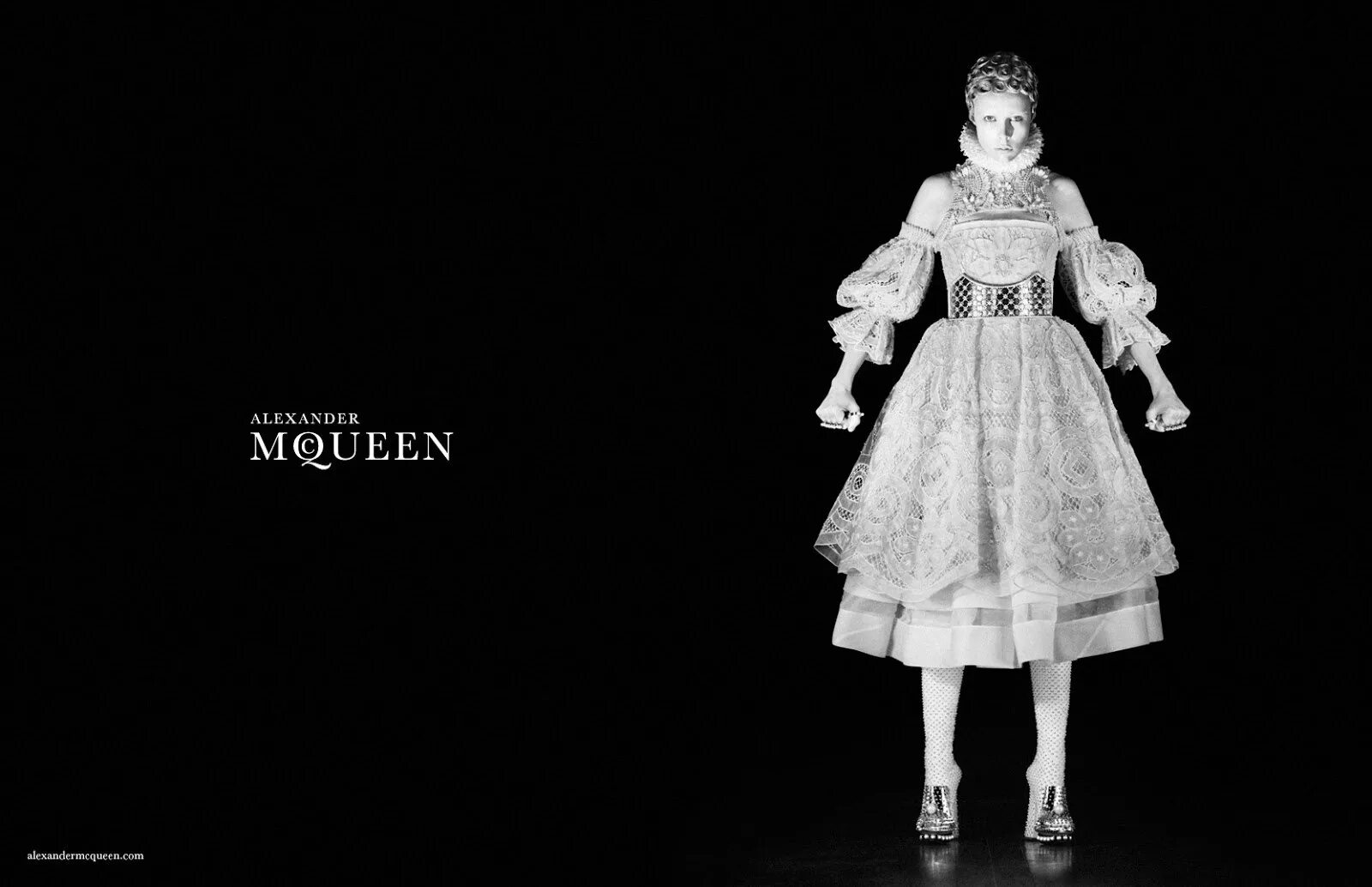 Alexander mcqueen заставка. Lee alexander mcqueen одежда. Alexander mcqueen campaign. Александр маккуин последняя коллекция. Парфюмерная вода alexander mcqueen my queen.