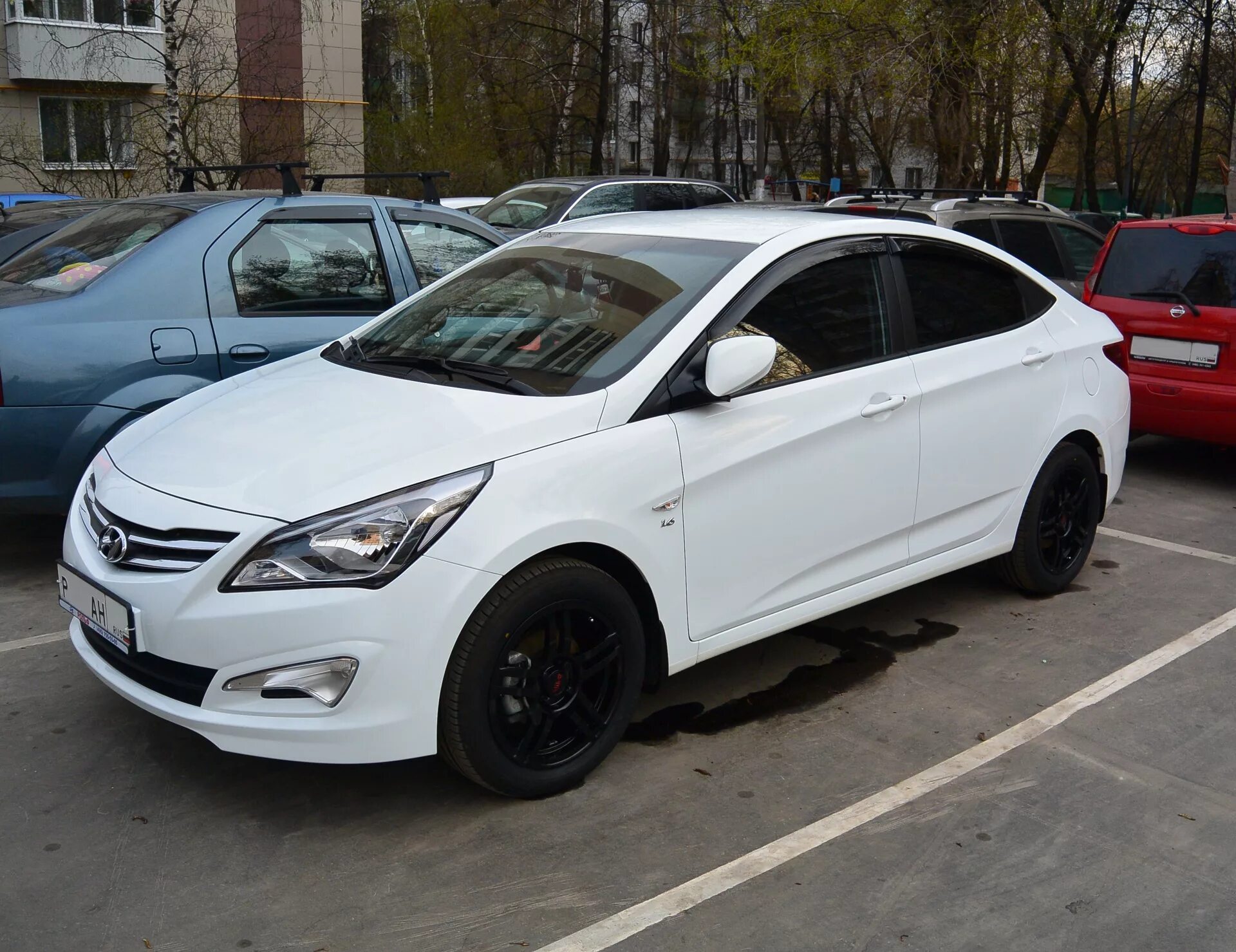 Солярис 16 года. Hyundai Solaris r16. Hyundai Solaris r16 черный. Hyundai Solaris 2015. Hyundai Solaris r15.