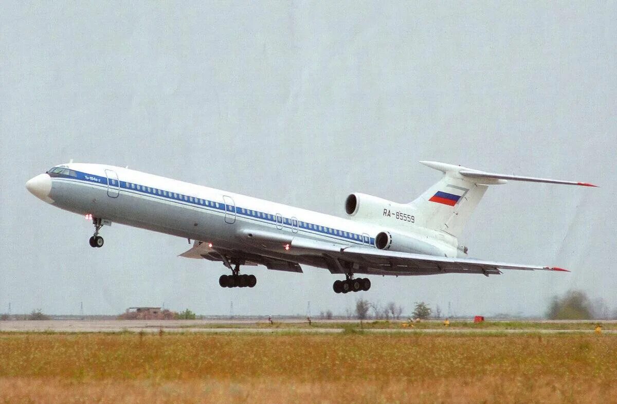 Самолет ту 154. Ту-154 пассажирский самолёт. советский самолет ту-154. самолет ту 154 б. туполев ту 154 самолет.