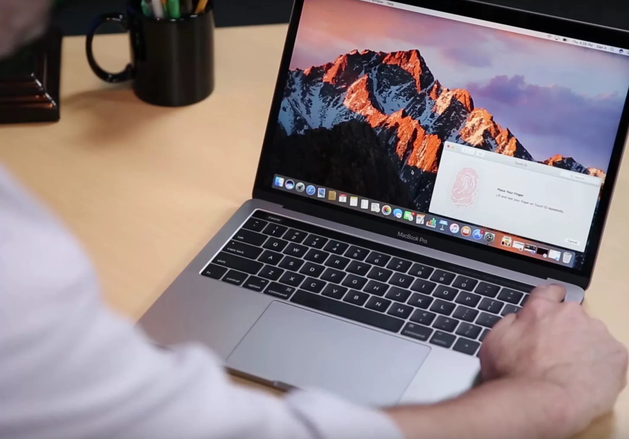 Макбук не обновляется. Макбук мвидео. макбуки поколения. macbook pro поколения. поколение макбуков.