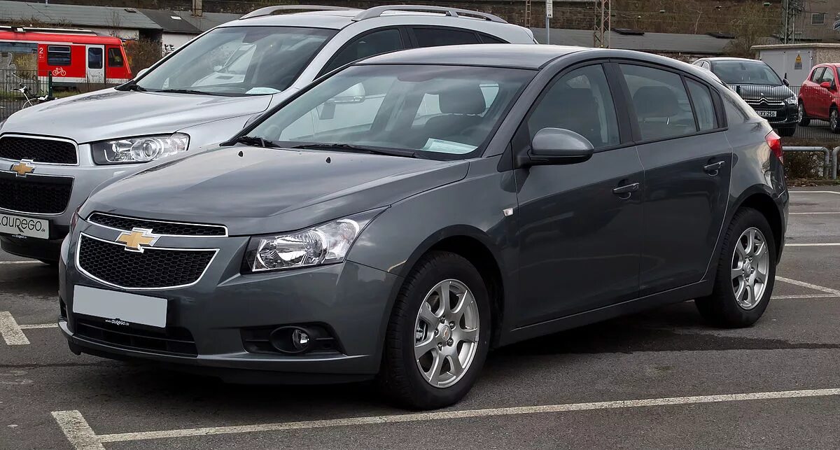 Шевроле круз какой класс. Chevrolet Cruze 2012. Шевроле Круз 1.8. Chevrolet Cruze хэтчбек 2010. Chevrolet Cruze 2.