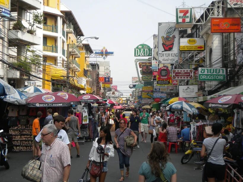 Каосан бангкок. Каосан роуд (Khaosan Road). Улица в Бангкоке Каосан роуд. Улица Каосан (Khao San Road). Khao San в Бангкоке.