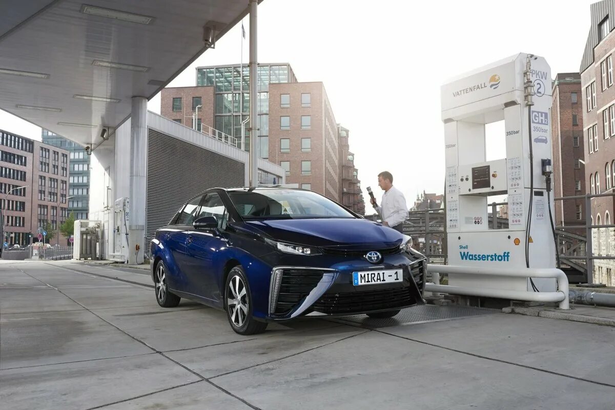 Водородные авто. Toyota Mirai 2023. Toyota Mirai 2013. Toyota Mirai водородный двигатель. Toyota Mirai на водороде.