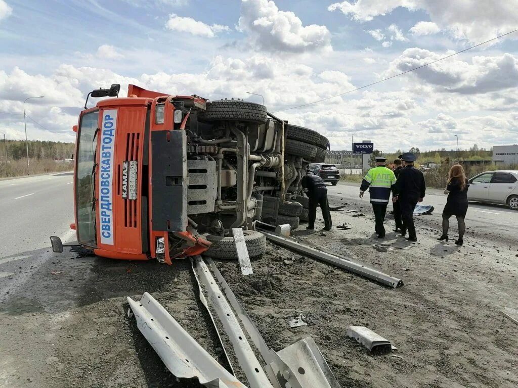 Авария под Екатеринбургом с фурой. Новости 22 1 24