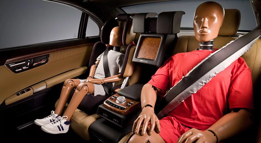 Подушка безопасности Мерседес. Мерседес airbag. Mercedes-Benz ESF 2009. Ремень безопасности для автомобиля.