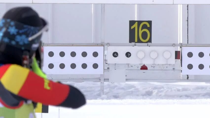 Jacob patrick биатлон. Биатлон стрельбище. Тир биатлон. Биатлон стрельба по мишеням. Биатлон стрельба.