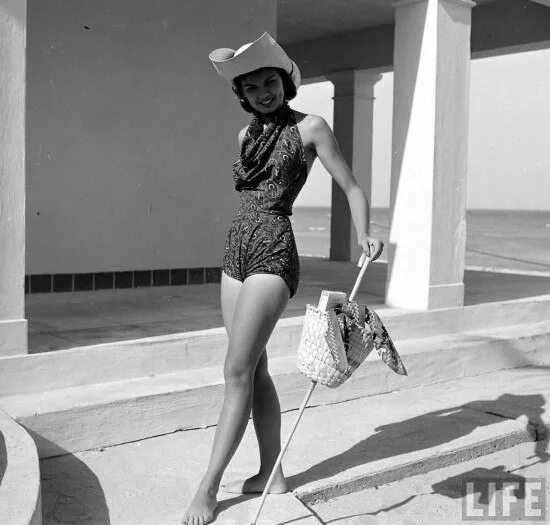 1950's sunfrock photo louis astre Fashion, French women style, Retro fashion vin