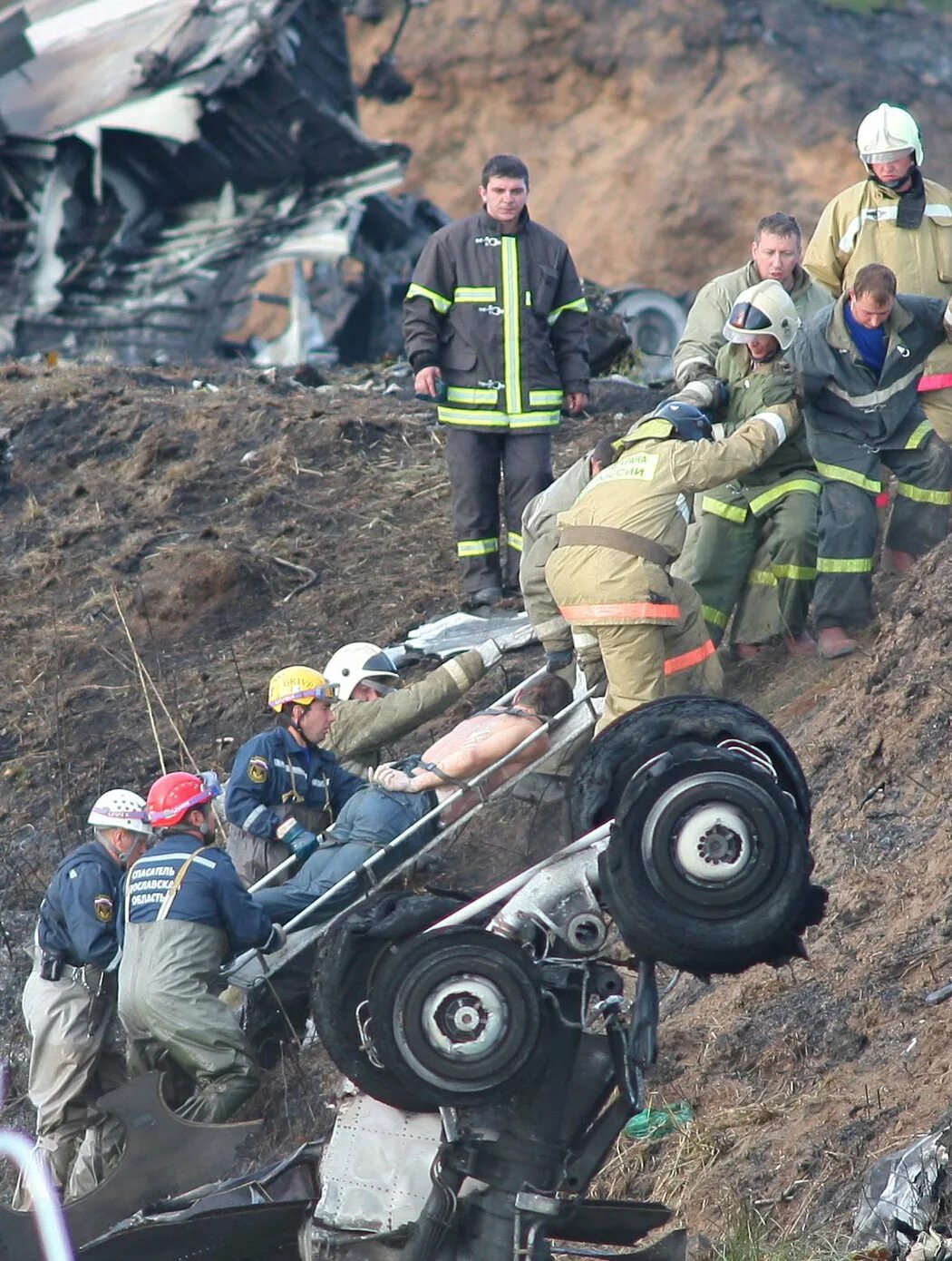 Авиакатастрофа хк Локомотив. Локомотив Ярославль трагедия 2011. Трагедия 7 сентября 2011 Локомотив. Локомотив Ярославль трагедия. Какой локомотив разбился на самолете