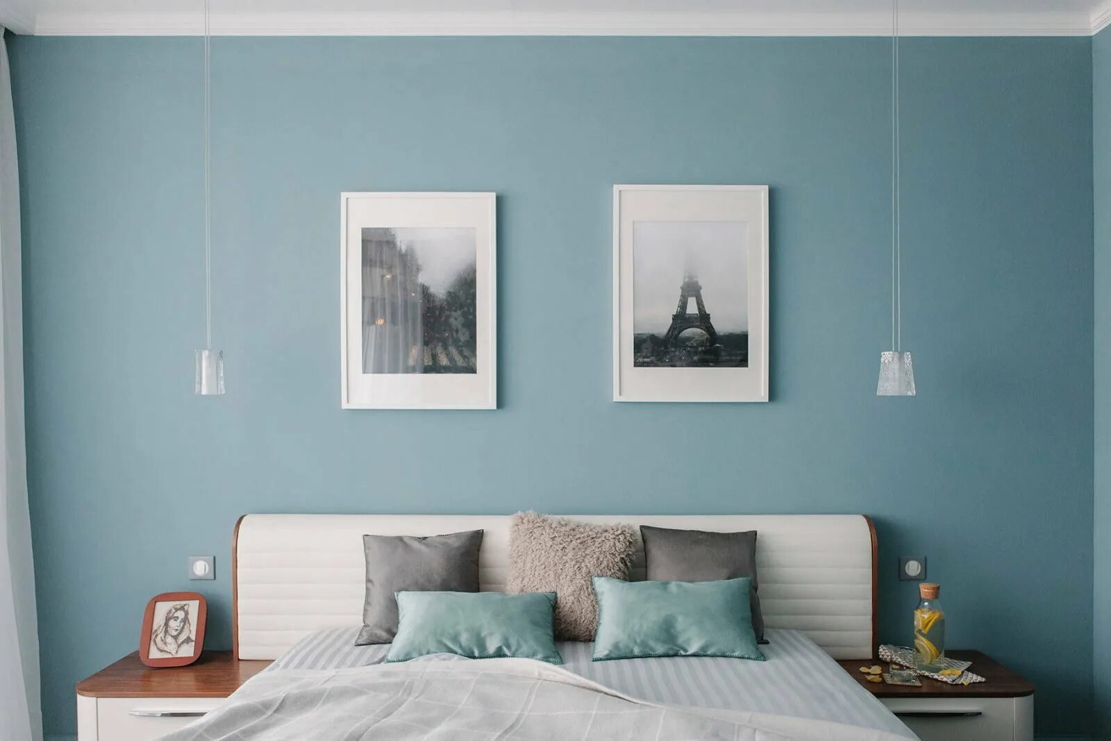 оранжевые стены в интерьере. покрашенные стены в интерьере. каким цветом закрасить голубой цвет. комната в желтом цвете. спальня в голубом цвете.