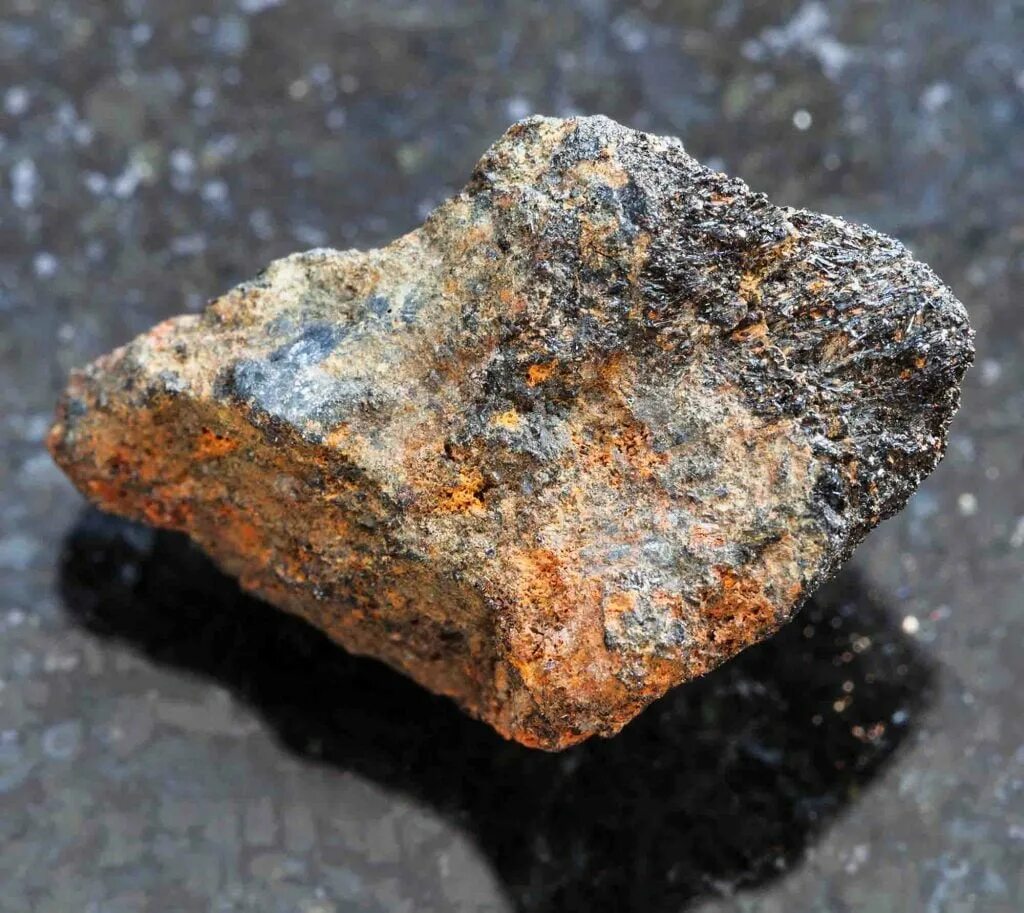 Марганец полезное ископаемое. Руда марганца. Пиролюзит и псиломелан. Минералы марганцевых руд. Марокко марганцевая руда.