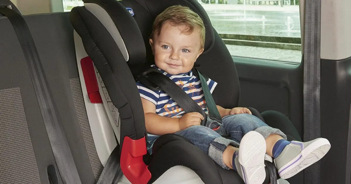 Нормы перевозки ребенка на переднем сидении. Как правильно возить ребенка. Безопасность перевозки детей в автомобиле. Ребенок в детском кресле. Автолюлька в машине.