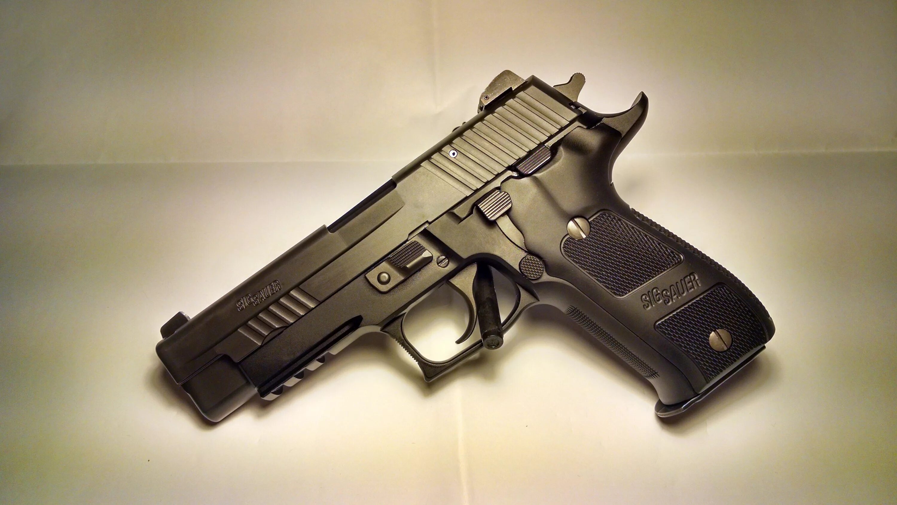 Q sig. Sig sauer p226 sas. sig sauer p226 tactical. зиг зауэр 400.