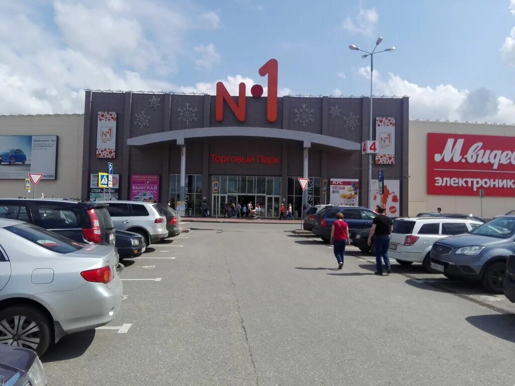 Платье evona. Торговый парк номер 1 тверь. Октябрьский тверь магазины. Г. Четыре лапы тверь.