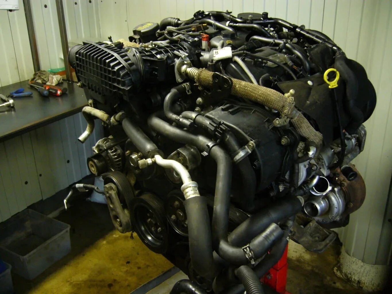 Двигатели дискавери 2. Мотор ленд Ровер Дискавери 2.7. Двигатель Дискавери 3 2.7. Land Rover Discovery 4 3.0 дизель двигатель. Двигатель ленд Ровер 2.7 дизель.