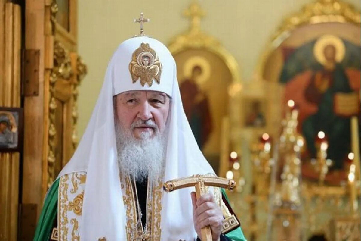 Патриарх кирилл фото 2009. Патриарх кирилл. Архимандрит алексей туриков секретарь. Патриарх кирилл 2001. Митрополит московский и всея руси в кабинете.