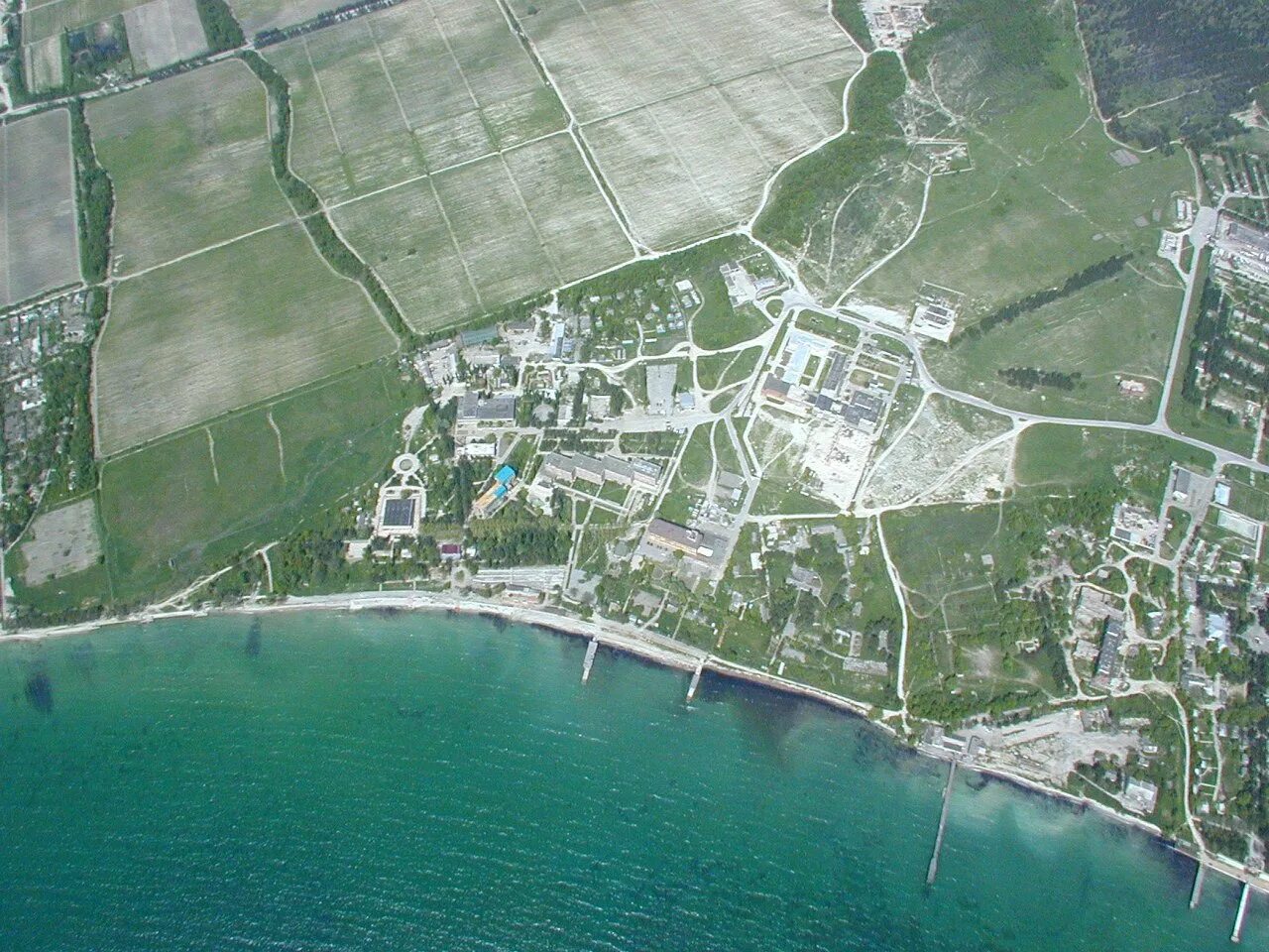 Спутниковая карта геленджика. Спутниковая карта геленджика. Спутниковая карта геленджика. Геленджикская бухта из космоса. Карта лагерь спутник кабардинки с улицами и номерами домов и пляжами.