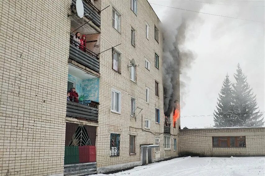 Губкин горит дом. Пожар в Губкинском. Пожар в Губкине. Сгорел дом в Губкине. Сегодняшний пожар в Губкинском.