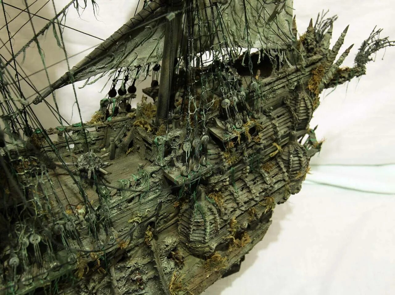 черная жемчужина корабль корсары. корабль "летучий голландец". пираты карибского моря мод. корабль из пиратов карибского моря летучий голландец. пираты карибского моря 4 на странных берегах.