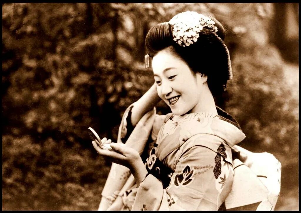 Ролики японских жен. Гейша 1930. Японские женщины. Старая японская женщина. Знаменитые женщины Японии 21 век.