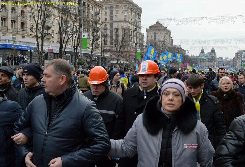 Теракты в волгограде 2013 жд вокзал. Теракт в волгограде вокзал. Теракт в волгограде 2013 вокзал. 7 декабря 2013 г. Киев декабрь 2013 года.