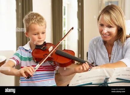 My sister plays violin