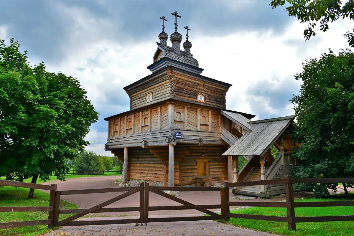 Wooden church. Георгиевская Церковь деревянная Коломенское. Коломенское Церковь Георгия Победоносца. Коломенское Церковь Георгия Победоносца деревянная. Георгиевская Церковь в Коломенском.