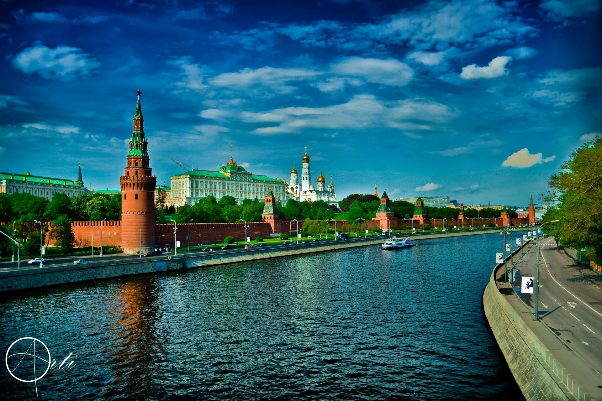 Московский Кремль Moscow Kremlin. Реки Москвы. Москоу Сити река Москва. Кремль на фоне Москвы реки.