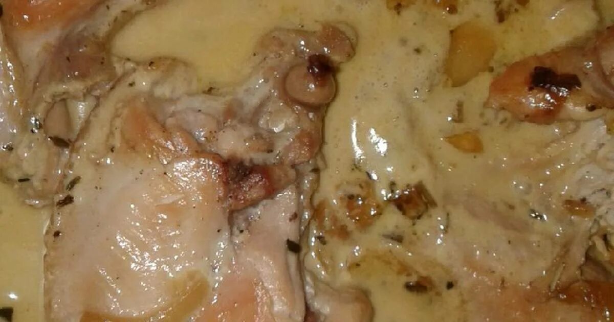 Кролик в сметане тушеный. Тушеный кролик. Кролик тушеный с овощами. Кролик тушеный в сметане с лисичками. Кролик в сметане тушеный в духовке.