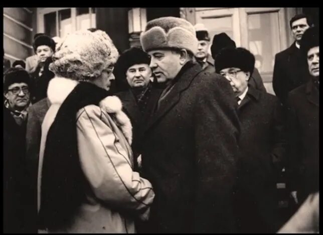 Возвращение Сахарова. Похороны Андрея Сахарова 1989. Возвращение Сахарова из Горького в Москву. Возвращение Сахарова из ссылки. Прощание с сахаровым