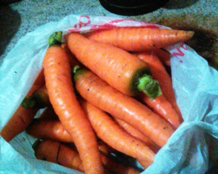 10 килограмм моркови. Килограмм моркови. Морковь пятерка. Морковь в ящике. Кило моркови.