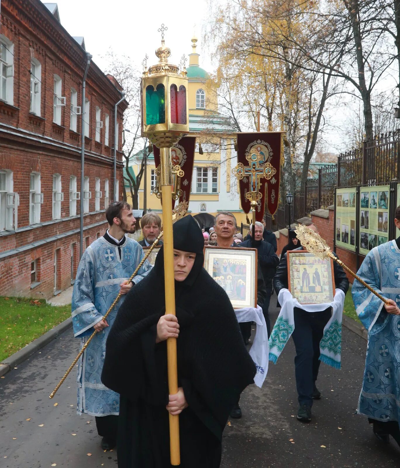 Хотьковский женский монастырь расписание. Покровский женский монастырь в Хотьково.