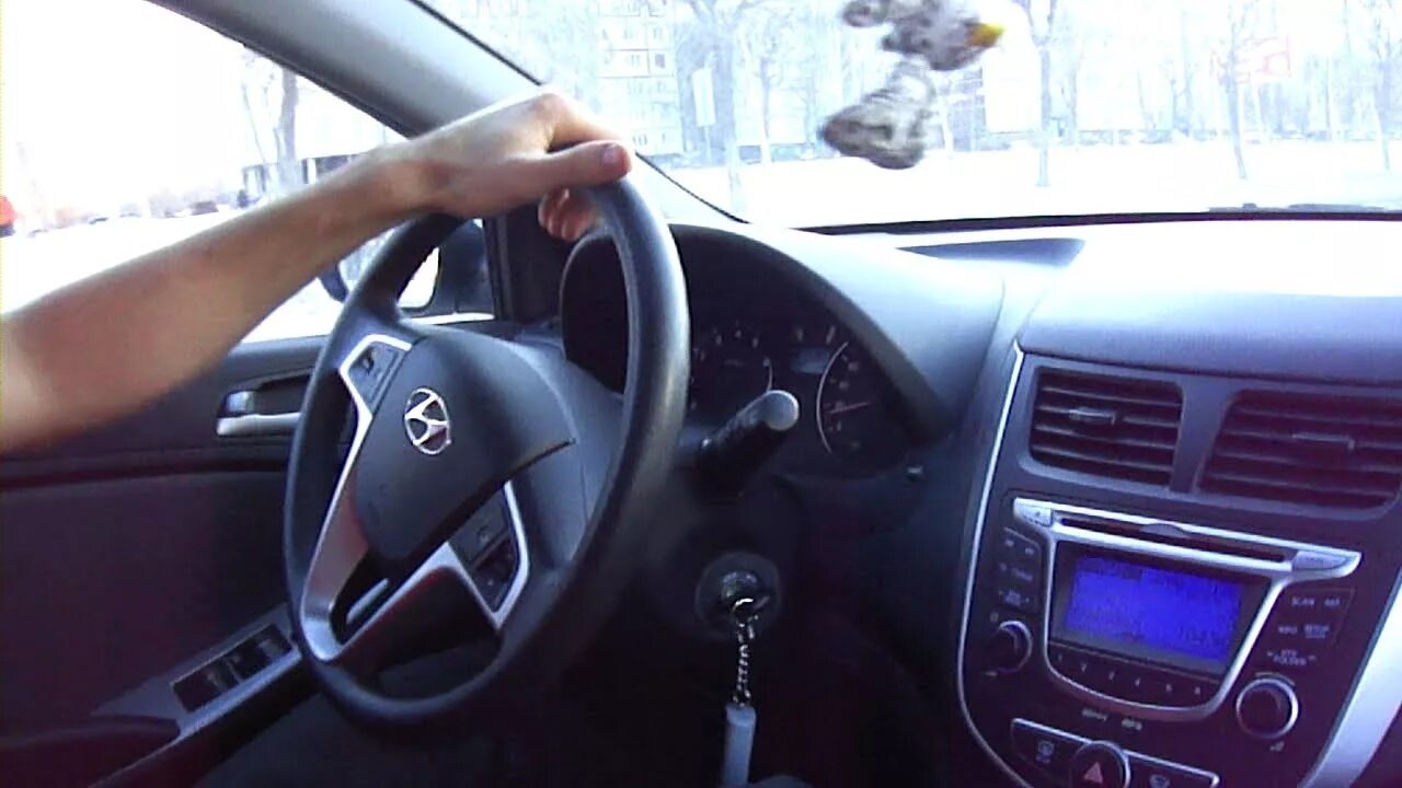Hyundai Солярис Test Drive. За рулем Хендай Солярис. Hyundai Solaris pov Test Drive. Девушка за рулем Соляриса.