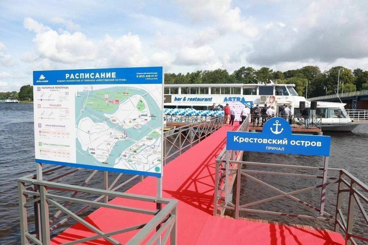 Крестовский остров санкт-петербург. Набережная гребного канала 1. Общественное пространство флагшток спб. Крестовский остров открытие. Круглогодичный бассейн.