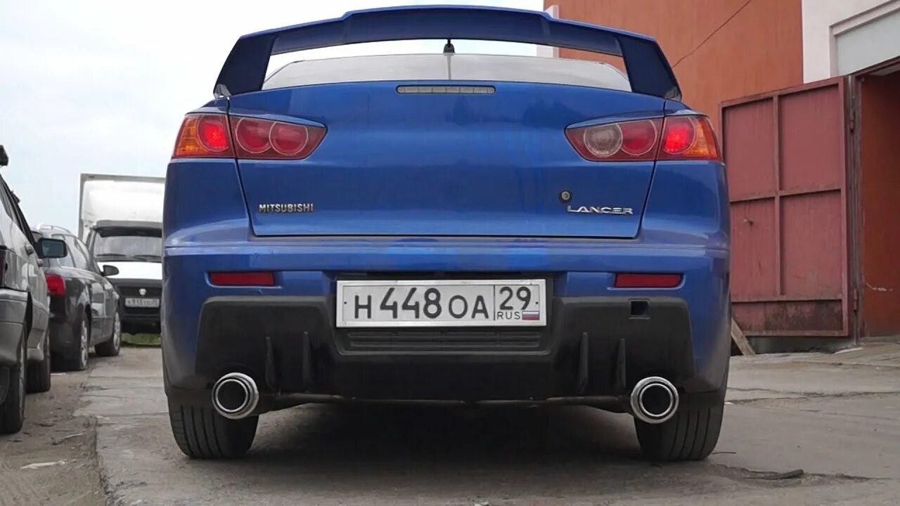 Двойной выхлоп лансер. Двойной выхлоп лансер. Lancer 10 раздвоенный выхлоп. Выхлоп лансер 10. Выхлоп митсубиси лансер 10.