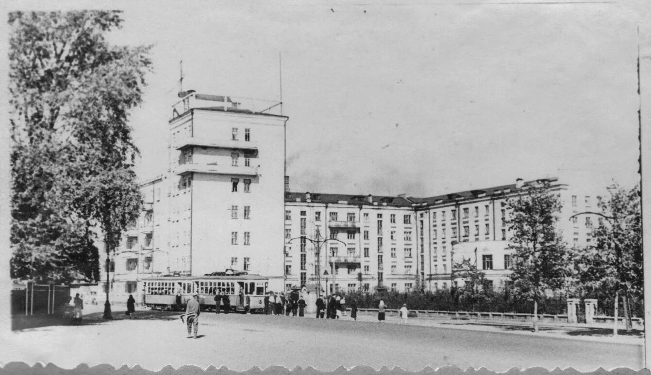 Дом чекистов пермь. Сквер чекистов пермь. дом чекистов пермь фото. пермь архитектор шварев дом чекистов.