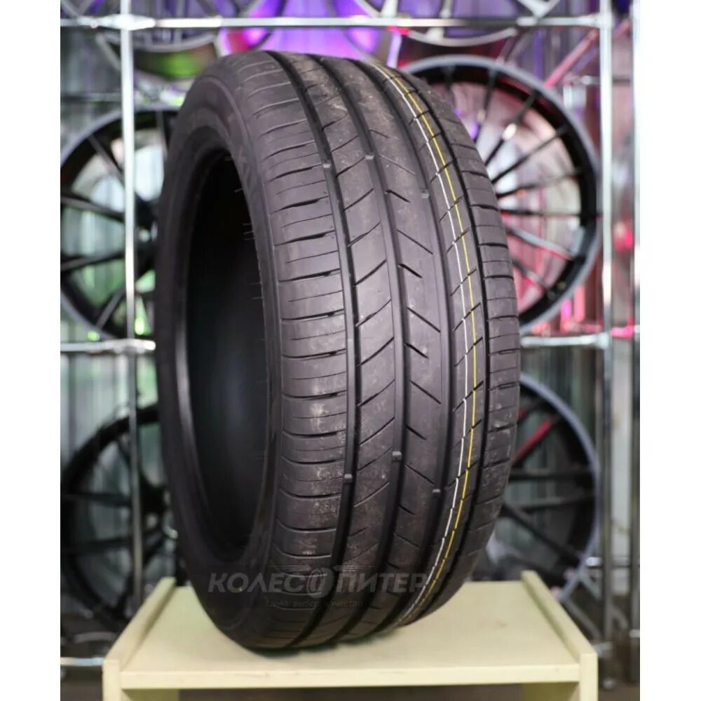 Kumho solus hs63 225 55 r18. Ecsta hs52. Шины Kumho Ecsta hs52. Kumho Ecsta hs52 195/55 r16. Kumho Ecsta hs52 215/55 r16.