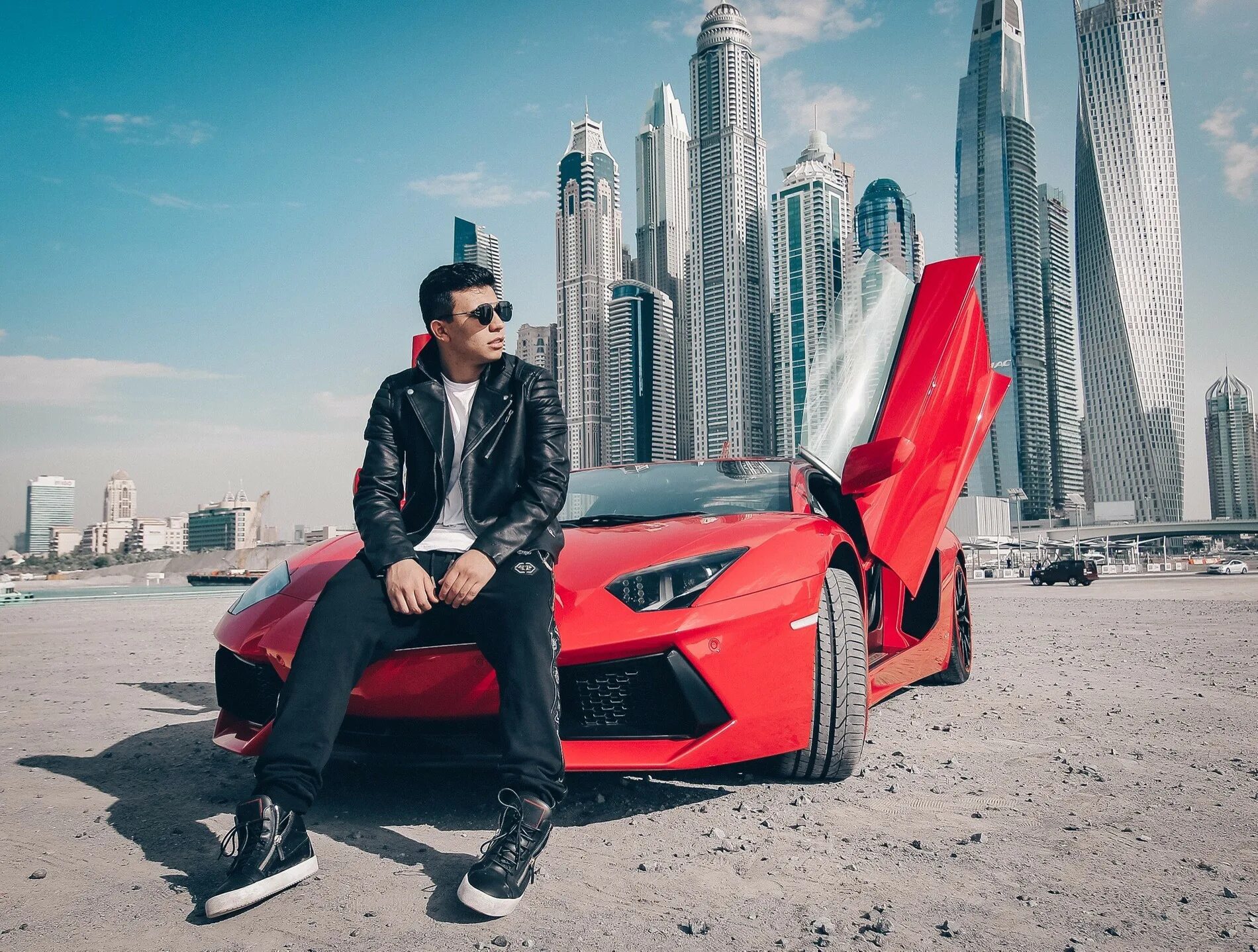 Классификация автомобилей по классам таблица по маркам. Машина marussia b2. Mercedes-benz f700. Бугатти чирон криштиану роналду. Гусейн гасанов.