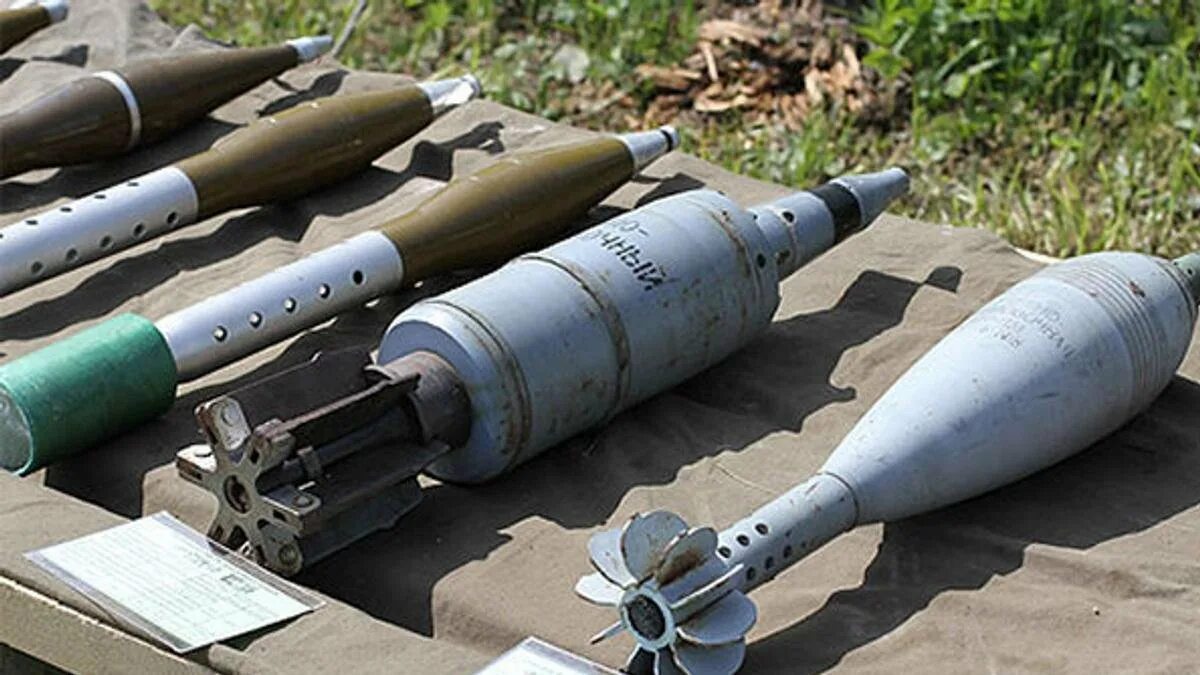 Ракетный боеприпас. Танковый ПТУР 125 мм. 152 Мм снаряд БП-540. Артиллерийский снаряд калибра 120 мм. 120 Мм мины Rheinmetall.