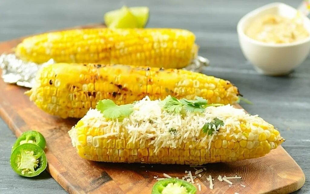 Тесто кукуруза. Кукуруза в сырном соусе. pla из кукурузы. салат с мини кукурузой в початках. кукуруза на гриле с сыром.