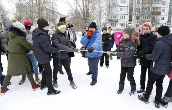 5 мая выходит. 25 Школа Северодвинск. Спортивный праздник на улице Арктика. Арктическая 5 Северодвинск. Фестиваль выходи 2019 Архангельск.