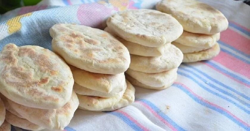 На сухой сковороде рецепт с фото Плоская лепешка фото