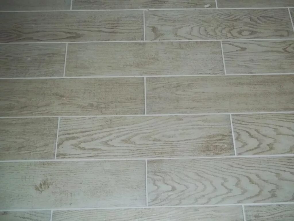 Джангл микс керамогранит. Цвет затирки для плитки под дерево. Плитка под дерево какую затирку. Затирка для плитки под дерево. Затирка для керамогранита под дерево.