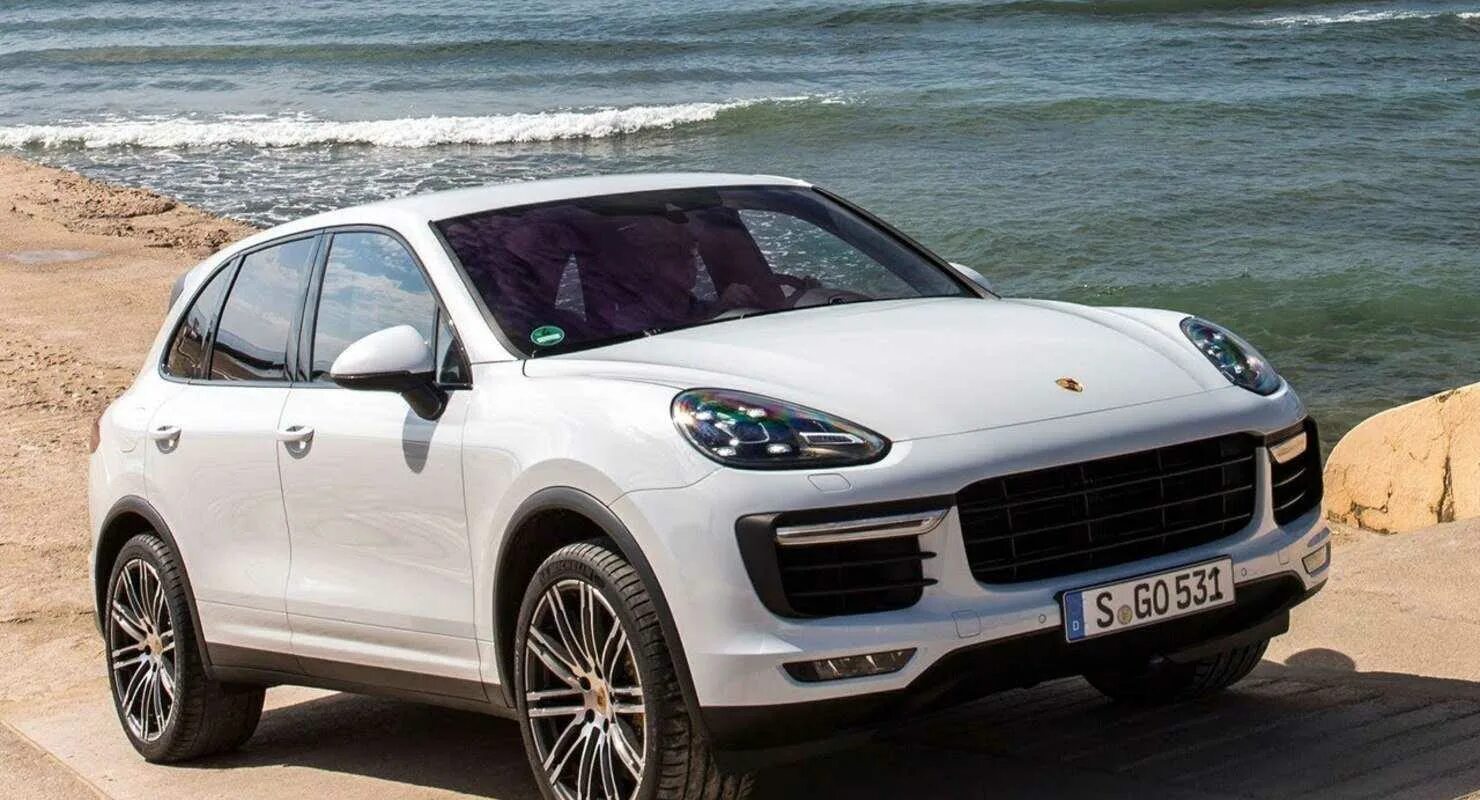 Сколько машина порше. Порш. Porsche Cayenne. Porsche Cayenne 2015. Порше Кайен турбо 2015.