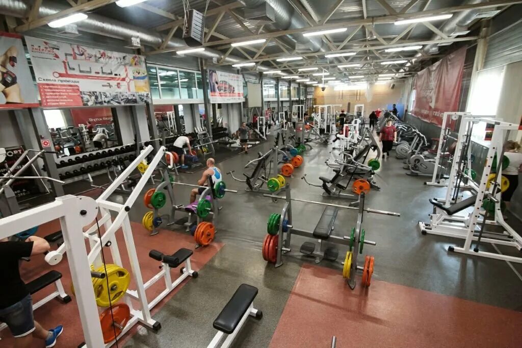 Спортзал дзержинск. Спортзал белый лотос энгельс. Спортзал дзержинск. Дзержинск гайдара 3 тренажерный зал. Магис фитнес дзержинский.