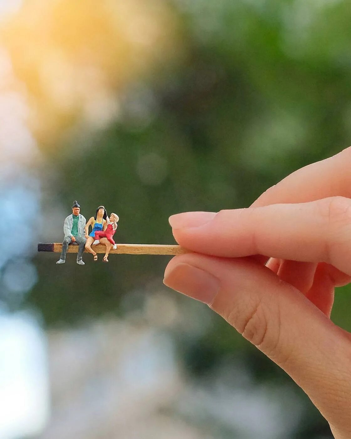 Девочка бежит. Крутимся вокруг себя фото детей. Как создать маленькую жизнь. Клип который можно изобразить детям. Дети и природа.