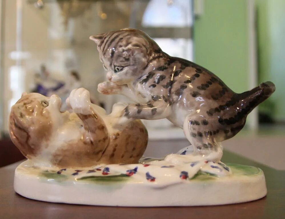 Статуэтка играющие котята. Котят конаково. Играющие котята зик конаково. Фарфоровая статуэтка зик «играющие котята», конаково. Играющие котята зик конаково.