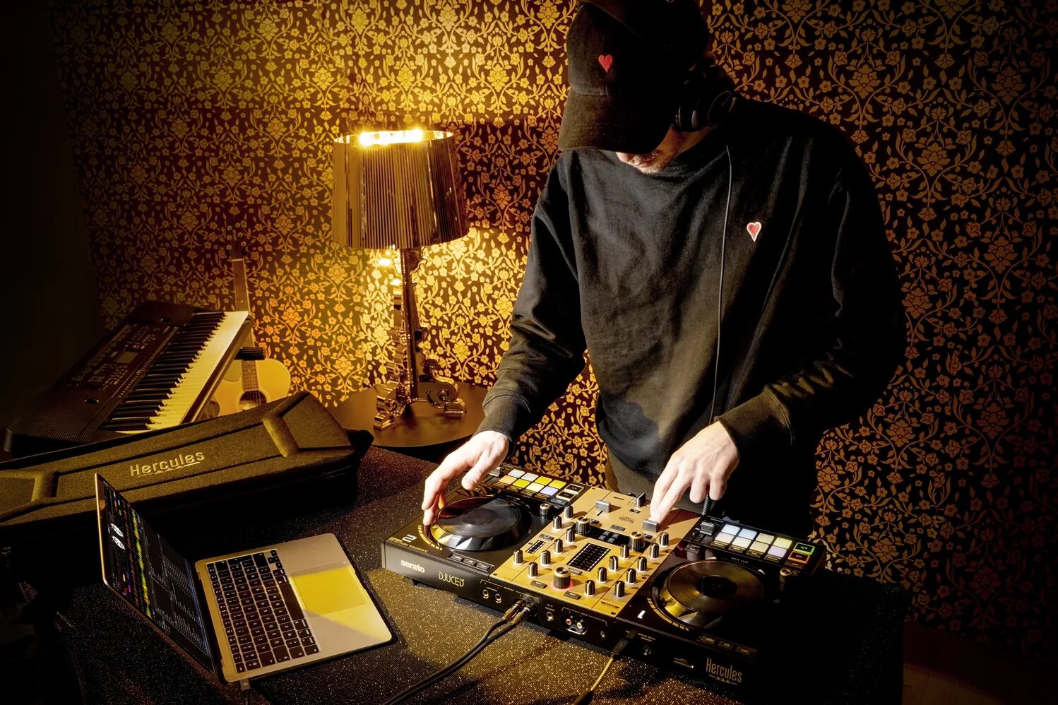 Take control dj. Hercules dj control inpulse 500. dj контроллер hercules inpulse 500. hercules djcontrol inpulse 500 mk2. hercules inpulse 500 photo.