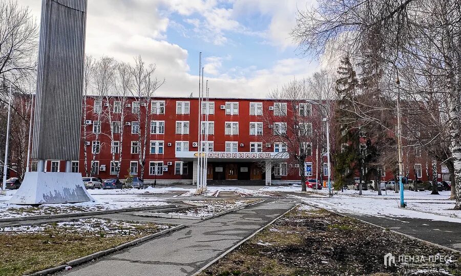 Жители Заводского района Пензы обеспокоены опасным соседством с расселенными дом
